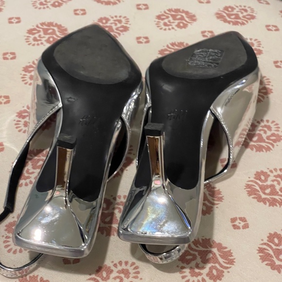 Silver slingback kitten heels - Picture 4 of 10